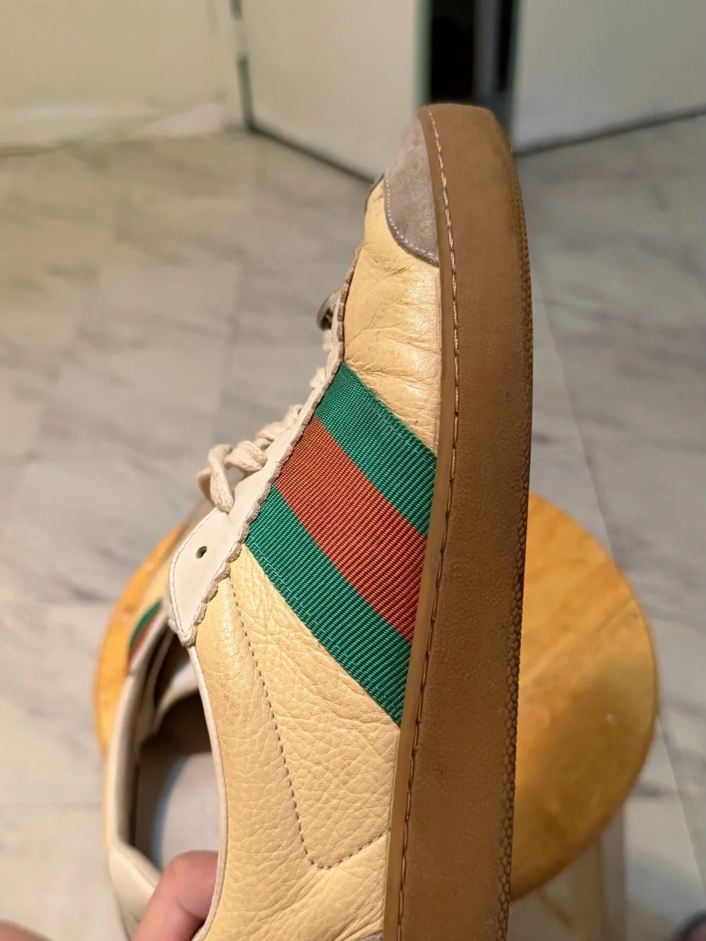 Gucci Cream & Beige Low-Top Sneakers with Green and Red Web